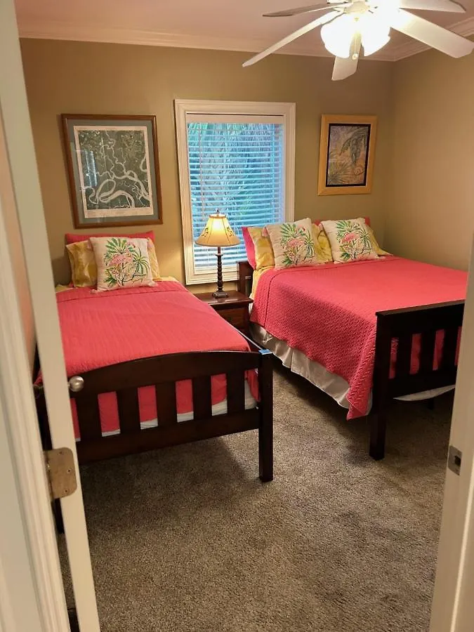 Holiday home Unique 3br, 1 Of 5 W/huge Poolside Patio, Steps To & Pier, Gated Tybee Island