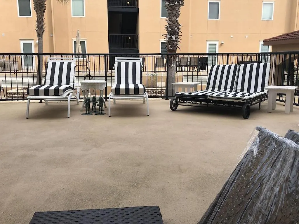 Unique 3br, 1 Of 5 W/huge Poolside Patio, Steps To & Pier, Gated Holiday home *