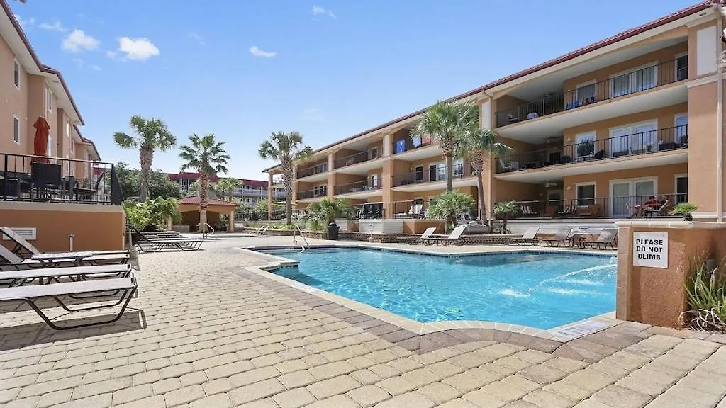 Unique 3br, 1 Of 5 W/huge Poolside Patio, Steps To & Pier, Gated Holiday home