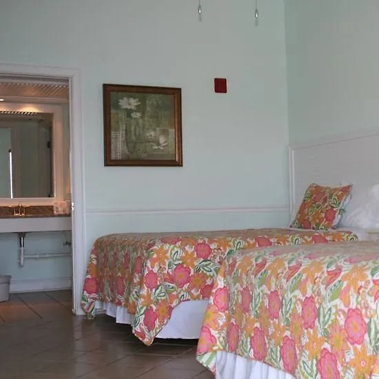 Sea And Breeze And Курортный комплекс 3*