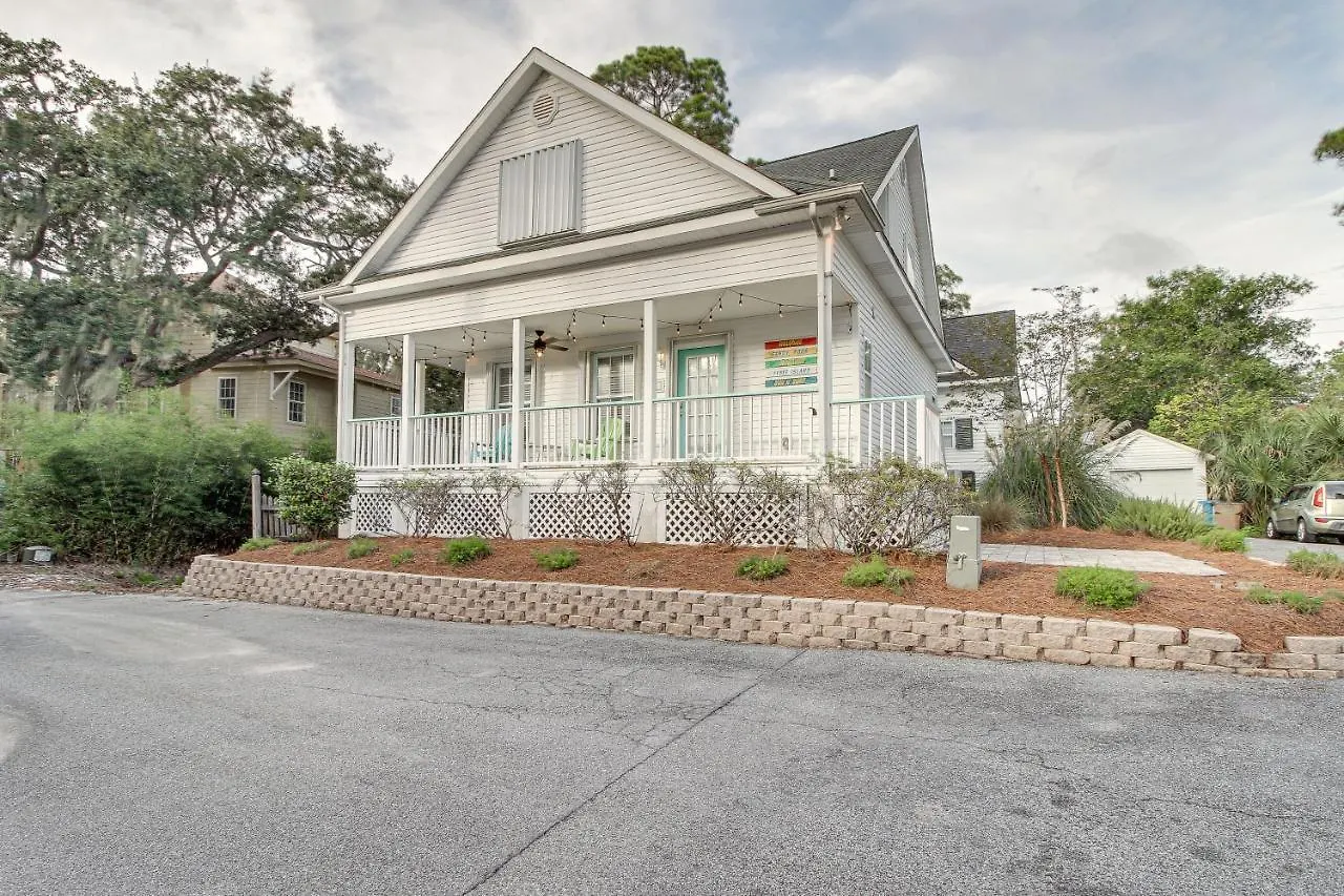 Lovely With Deck Less Than 1 Mi To Beach! * Tybee Island
