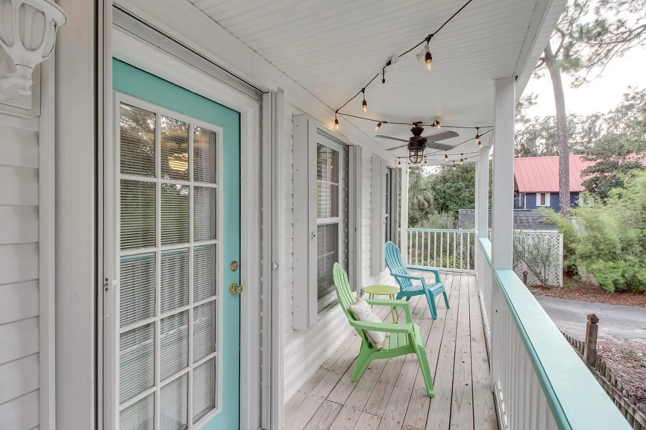Lovely With Deck Less Than 1 Mi To Beach! Holiday home *
