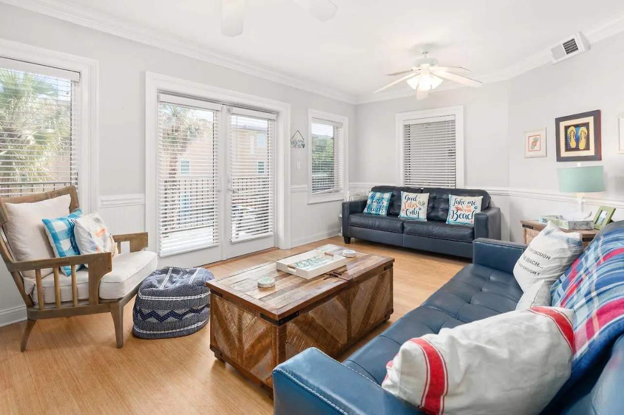 Brass Rail 210 Apartment *