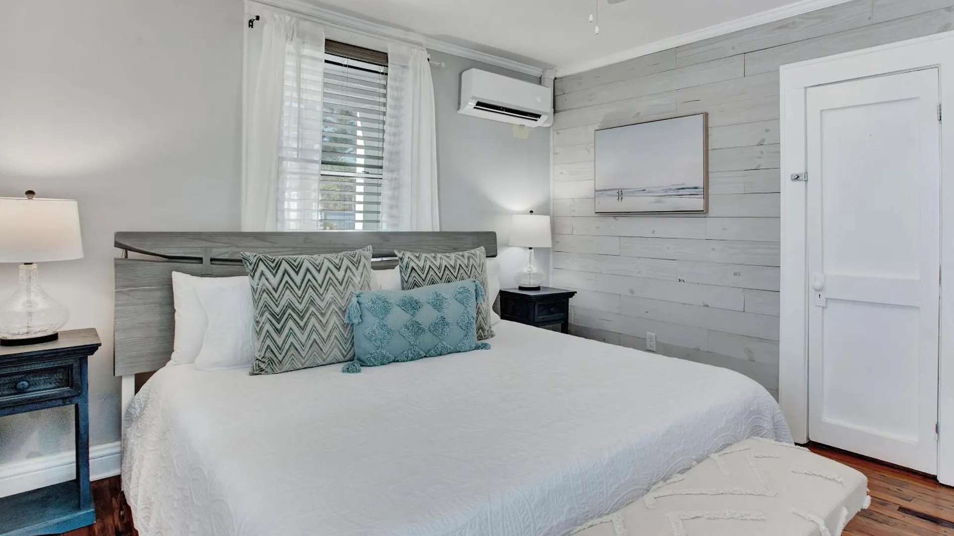 Ebb & Flow Unit 1 Holiday home *