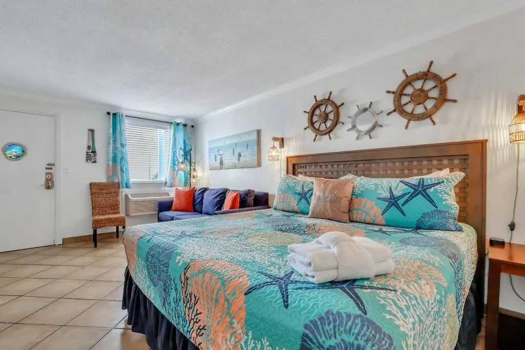The Sea & Breeze:1 Bed W/pool Steps To Beach Apartment *