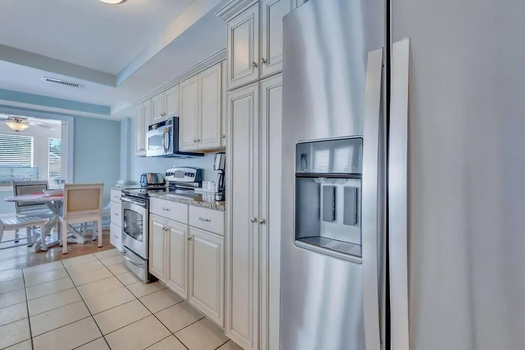 Tybee Dream: 2 Bed 2 Bath W/ Rooftop Pool Apartment *