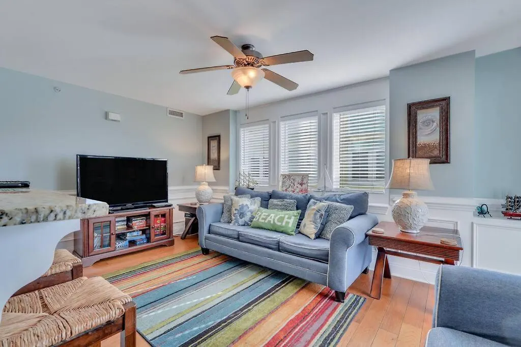 Tybee Dream: 2 Bed 2 Bath W/ Rooftop Pool * Tybee Island