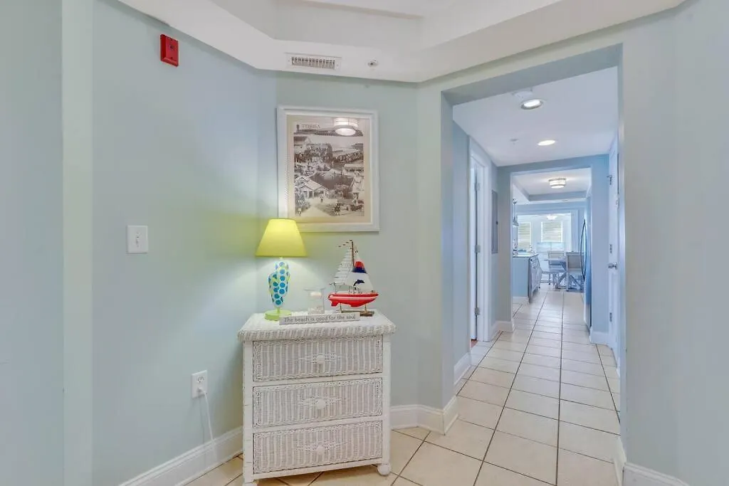 Tybee Dream: 2 Bed 2 Bath W/ Rooftop Pool Apartment