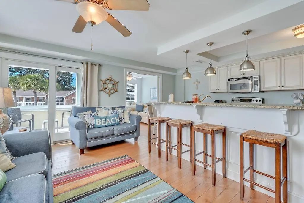 Tybee Dream: 2 Bed 2 Bath W/ Rooftop Pool *