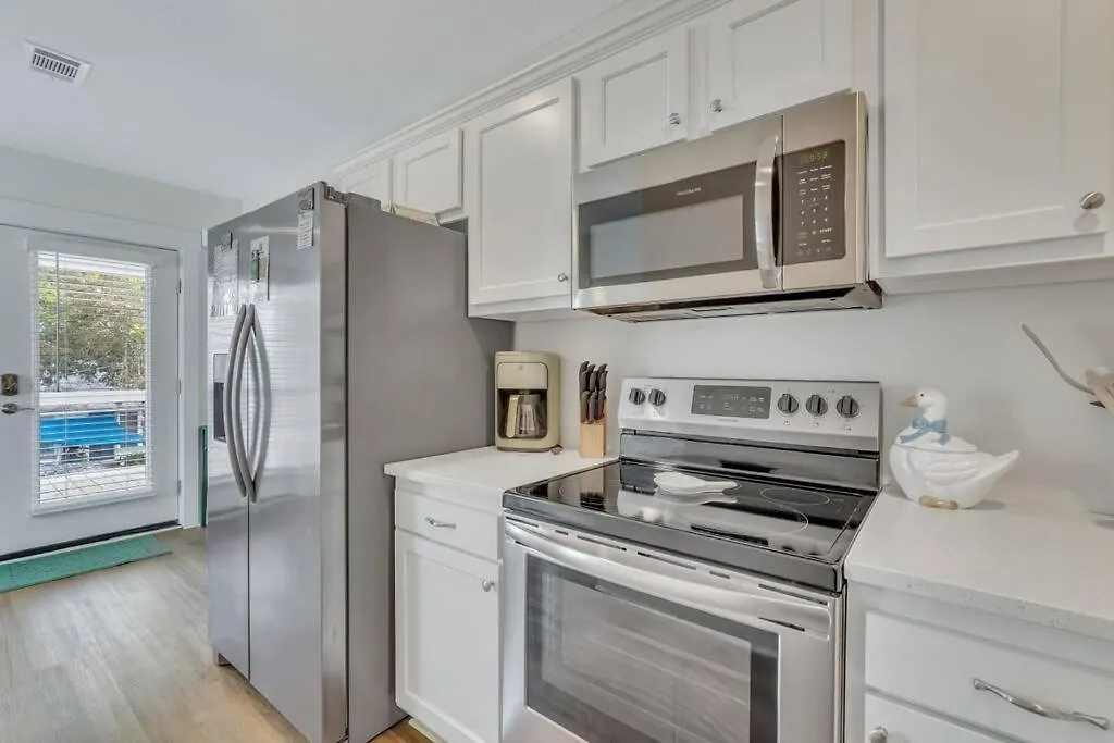 Freshly Renovated Tybee Home:short Walk To B *