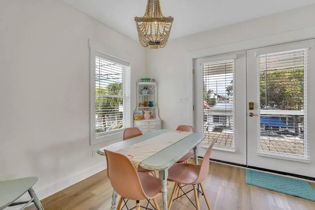 Freshly Renovated Tybee Home:short Walk To B *
