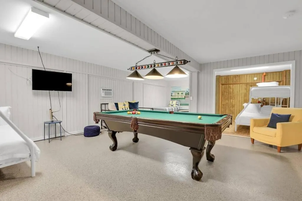 Apartment 5 Bed 5 Bath Luxury Front W/ocean Views *