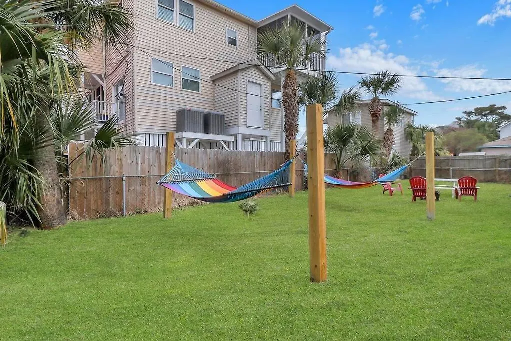 Apartment Coconut Crab Cottage: 4 Bedroom Steps From Beach!