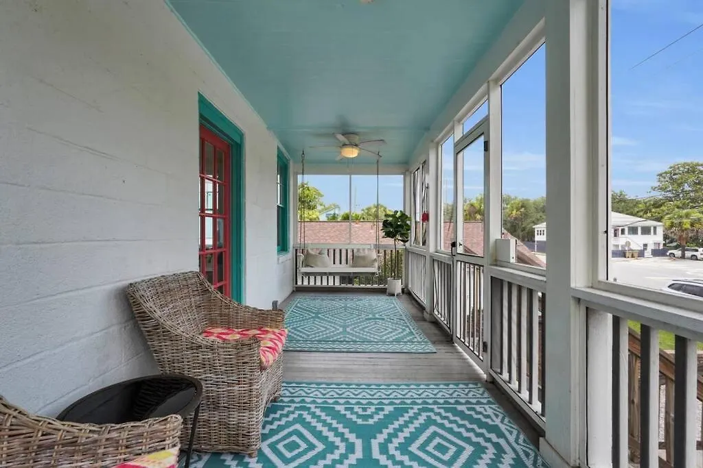 Apartment Splash Upper Unit. Heated Pool Walk To Beach! *