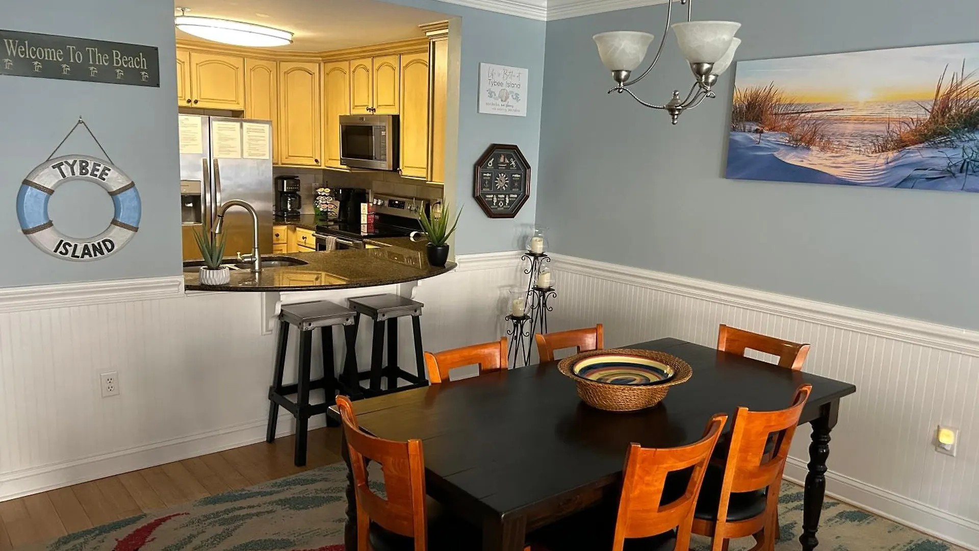 Unique 3br, 1 Of 5 W/huge Poolside Patio, Steps To & Pier, Gated