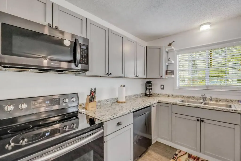 The Miller House: 4 Bdr Family Tybee Island