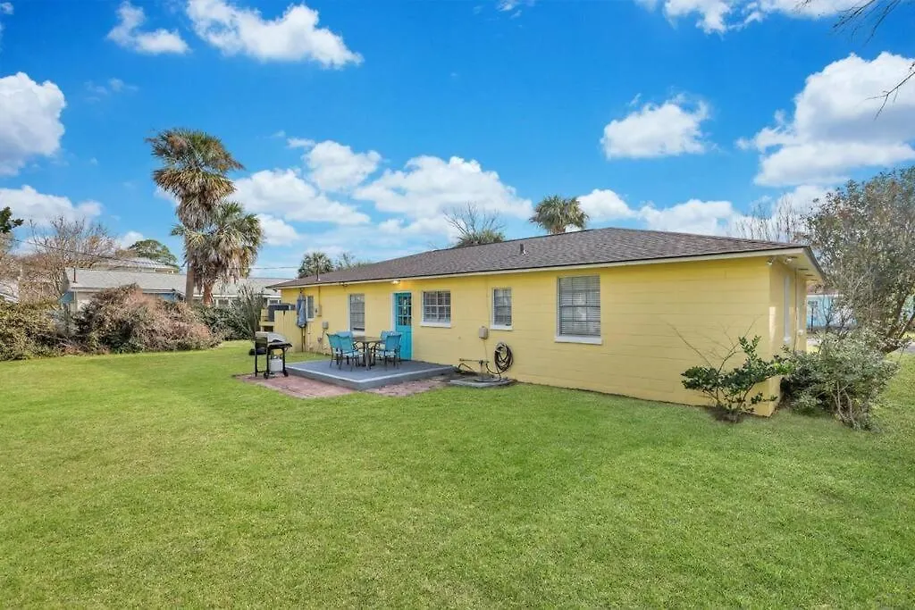 The Miller House: 4 Bdr Family Apartment Tybee Island