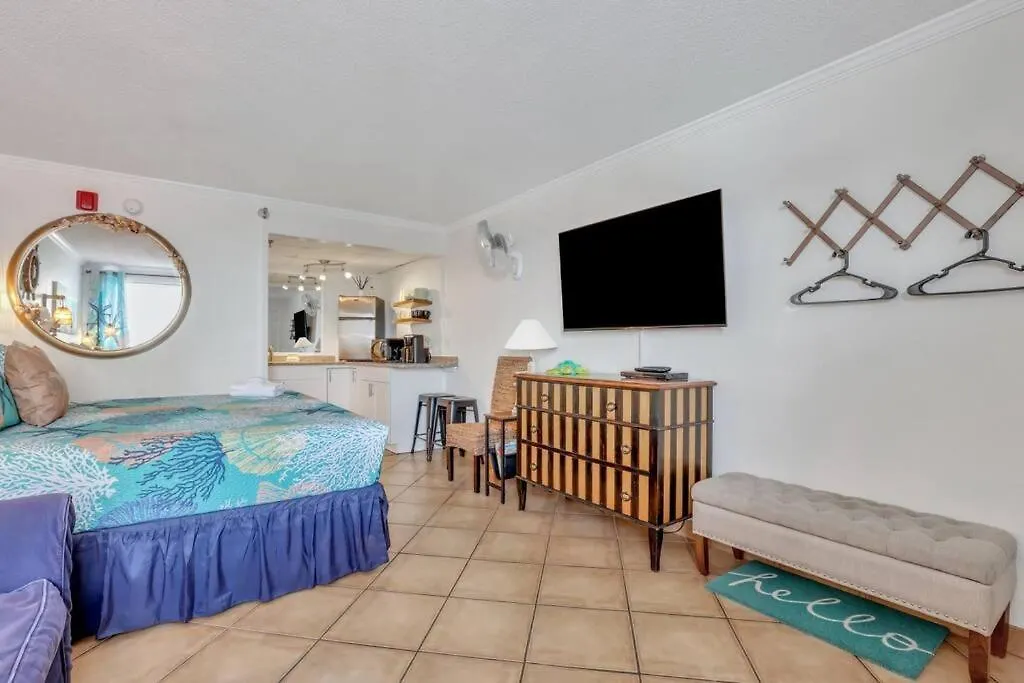 Apartment The Sea & Breeze:1 Bed W/pool Steps To Beach