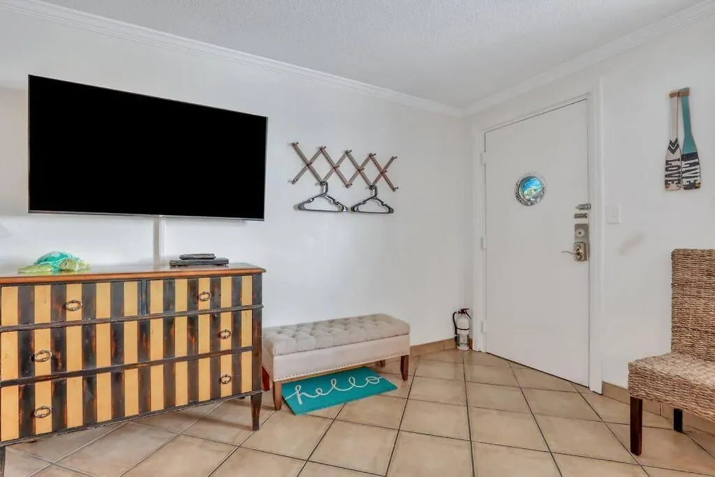 The Sea & Breeze:1 Bed W/pool Steps To Beach