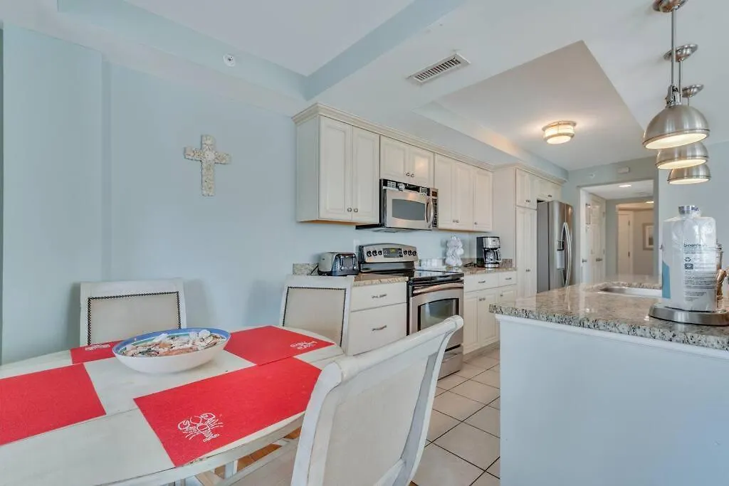 Apartment Tybee Dream: 2 Bed 2 Bath W/ Rooftop Pool Tybee Island