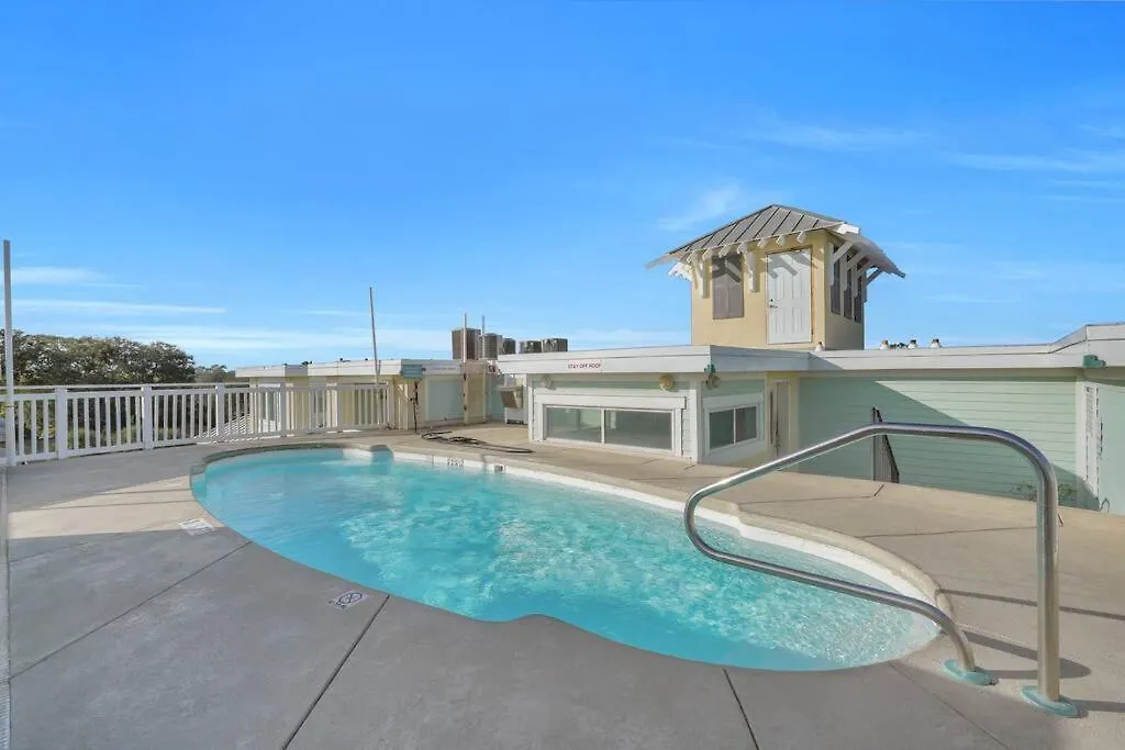 Tybee Dream: 2 Bed 2 Bath W/ Rooftop Pool Apartment Tybee Island