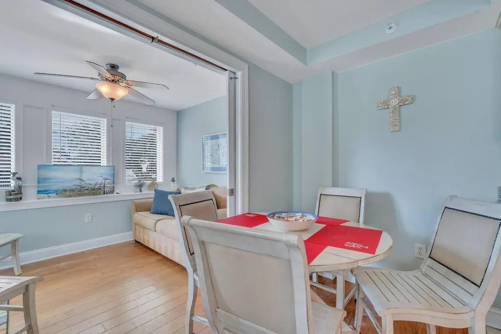 Tybee Dream: 2 Bed 2 Bath W/ Rooftop Pool * Tybee Island