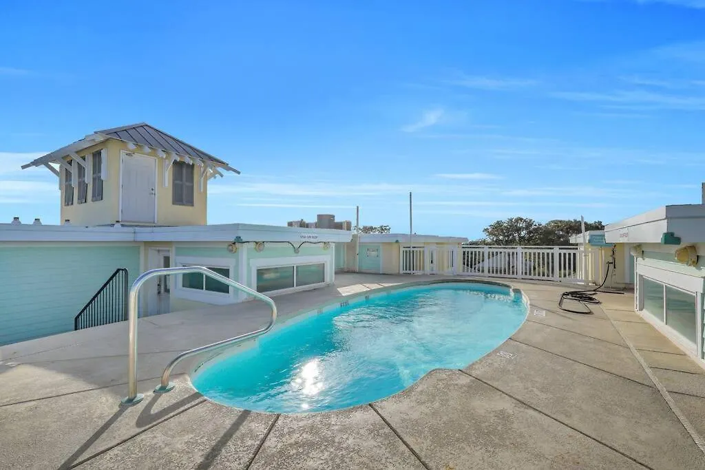 Tybee Dream: 2 Bed 2 Bath W/ Rooftop Pool Apartment