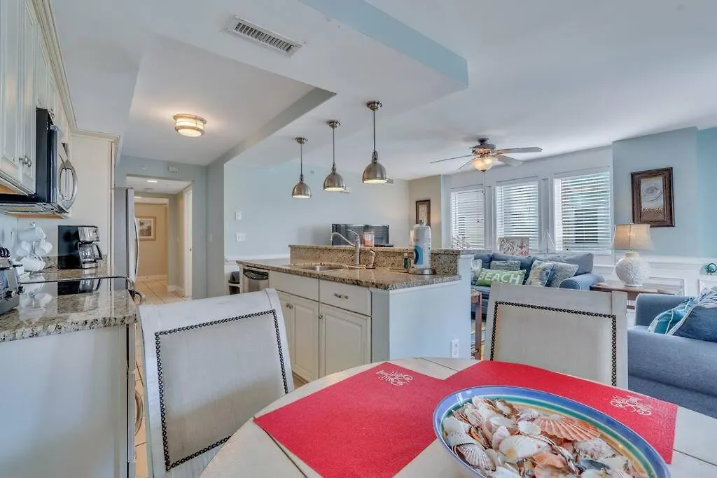 Tybee Dream: 2 Bed 2 Bath W/ Rooftop Pool Apartment Tybee Island