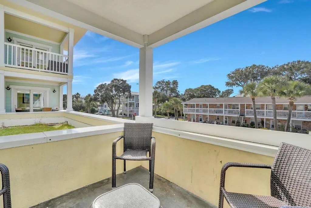 Apartment Tybee Dream: 2 Bed 2 Bath W/ Rooftop Pool