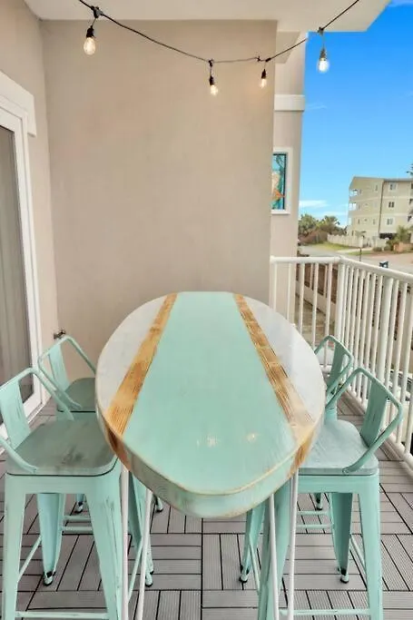 Front W/pool, Restaurant, And Bar Apartment Tybee Island