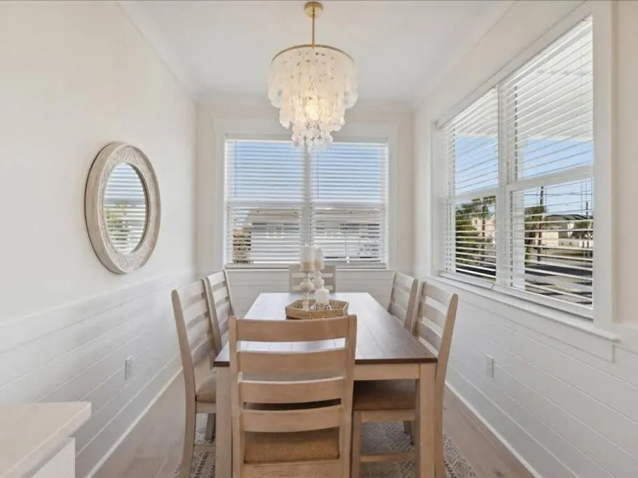 Bougie And The Beach- Stunning 3 Bed 2 Bath Apartment Tybee Island