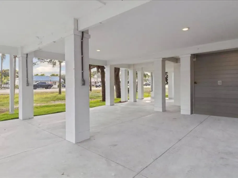 Bougie And The Beach- Stunning 3 Bed 2 Bath Apartment