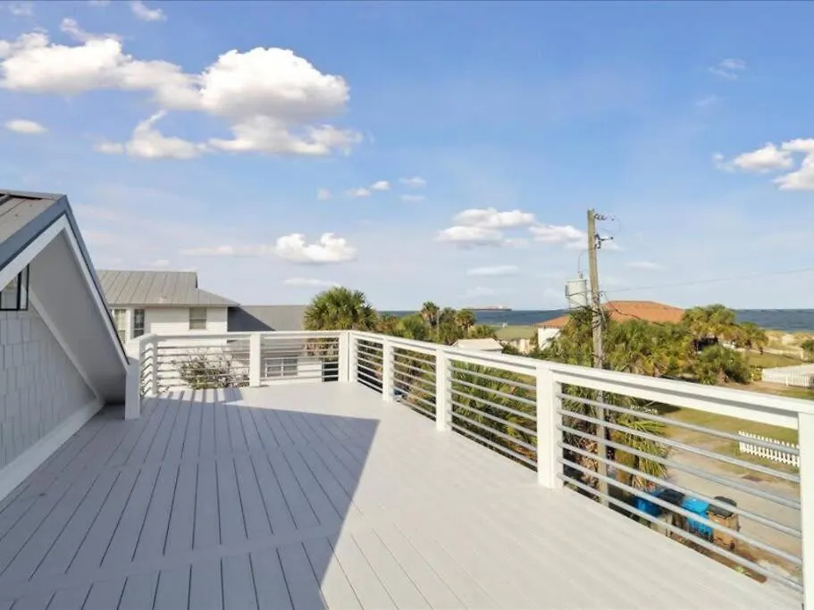 Bougie And The Beach- Stunning 3 Bed 2 Bath Apartment Tybee Island