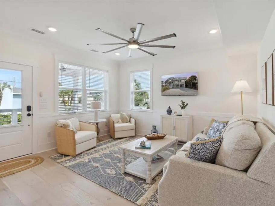 Bougie And The Beach- Stunning 3 Bed 2 Bath * Tybee Island