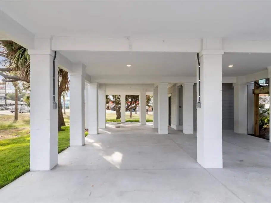 Bougie And The Beach- Stunning 3 Bed 2 Bath Apartment
