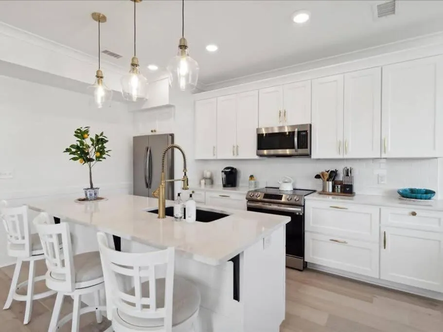 Bougie And The Beach- Stunning 3 Bed 2 Bath * Tybee Island