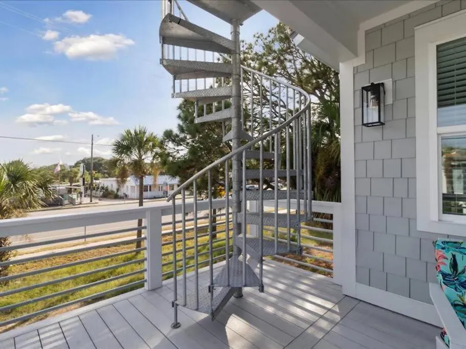 Bougie And The Beach- Stunning 3 Bed 2 Bath Tybee Island