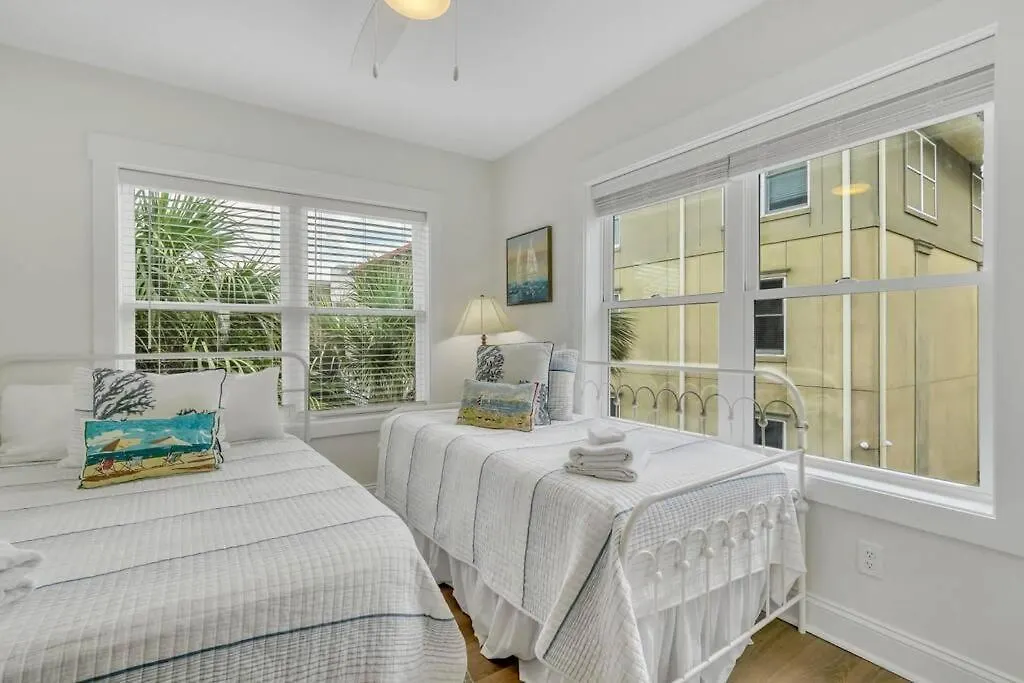 Freshly Renovated Tybee Home:short Walk To B Apartment