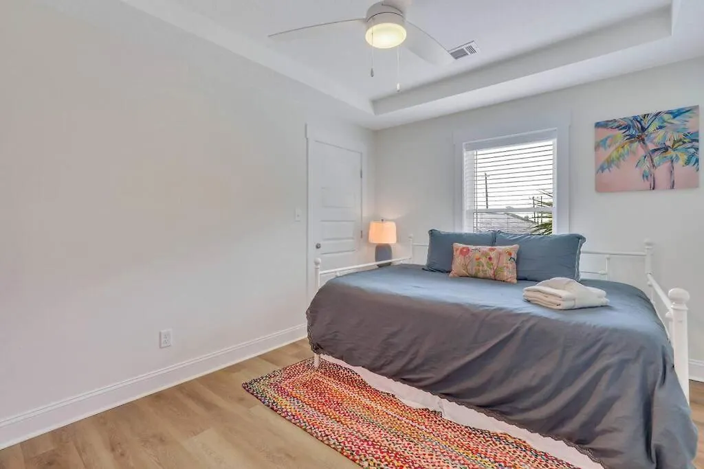 Freshly Renovated Tybee Home:short Walk To B * Tybee Island