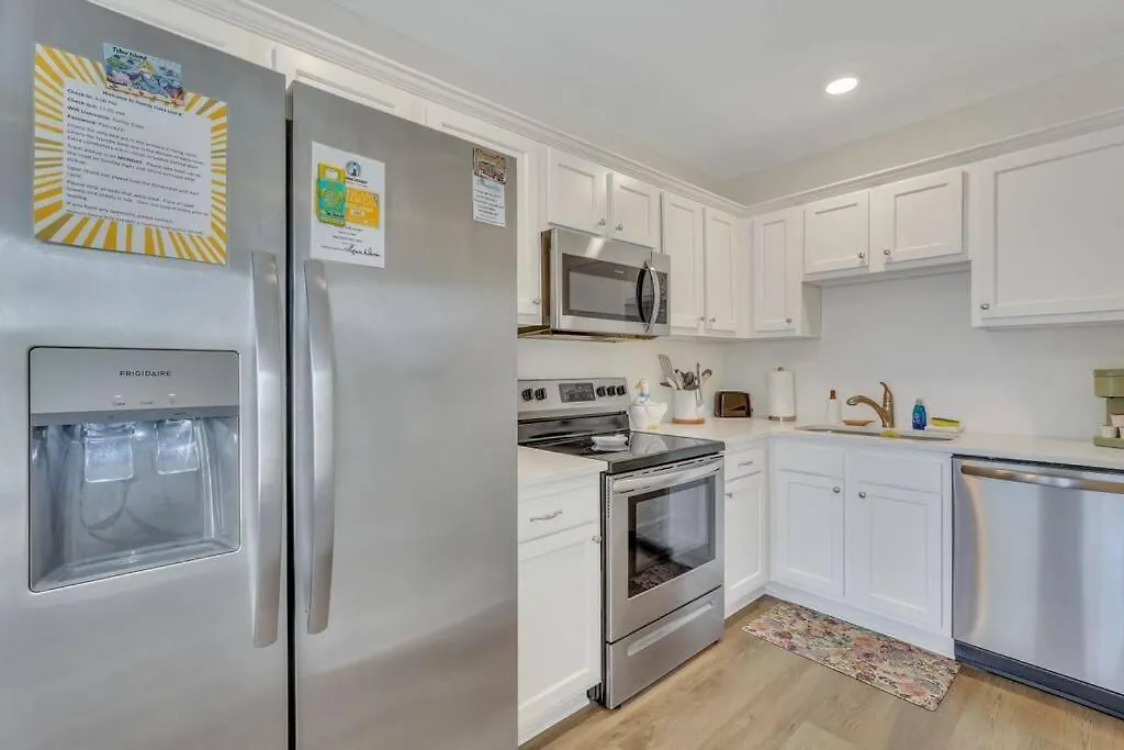 Apartment Freshly Renovated Tybee Home:short Walk To B