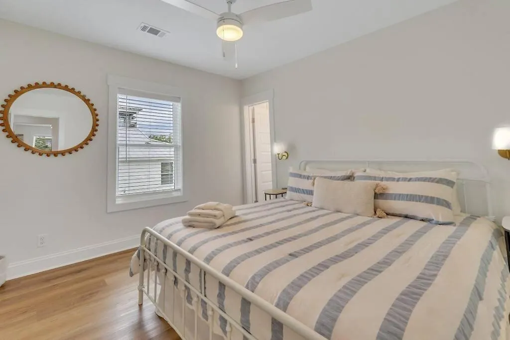Freshly Renovated Tybee Home:short Walk To B
