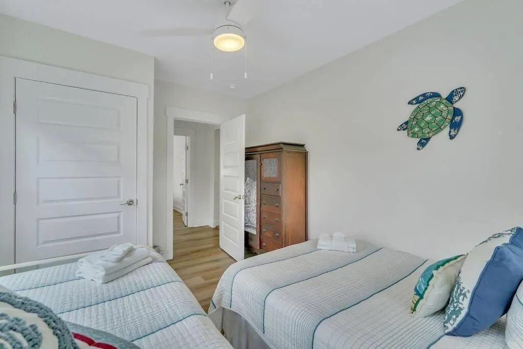 Freshly Renovated Tybee Home:short Walk To B Apartment