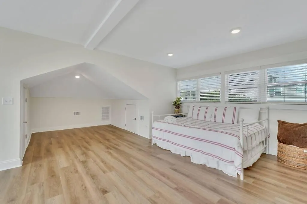 Freshly Renovated Tybee Home:short Walk To B *