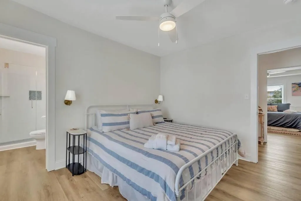 Apartment Freshly Renovated Tybee Home:short Walk To B *