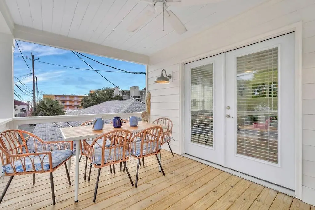 Freshly Renovated Tybee Home:short Walk To B