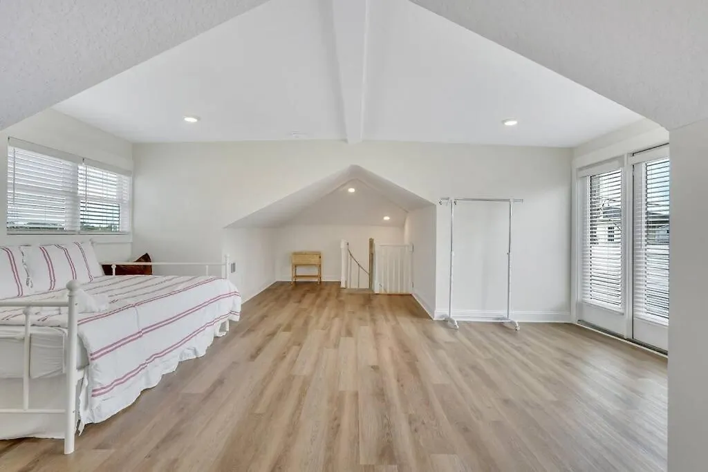 Freshly Renovated Tybee Home:short Walk To B