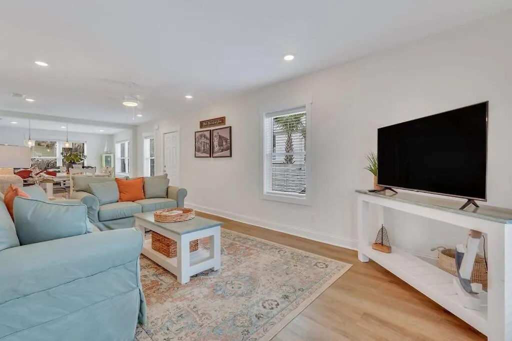 Apartment Brand New Tybee Beach Home: Walk To Beach