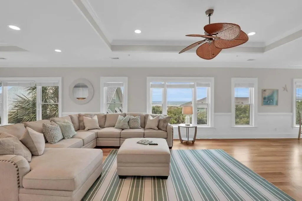 5 Bed 5 Bath Luxury Front W/ocean Views Apartment *