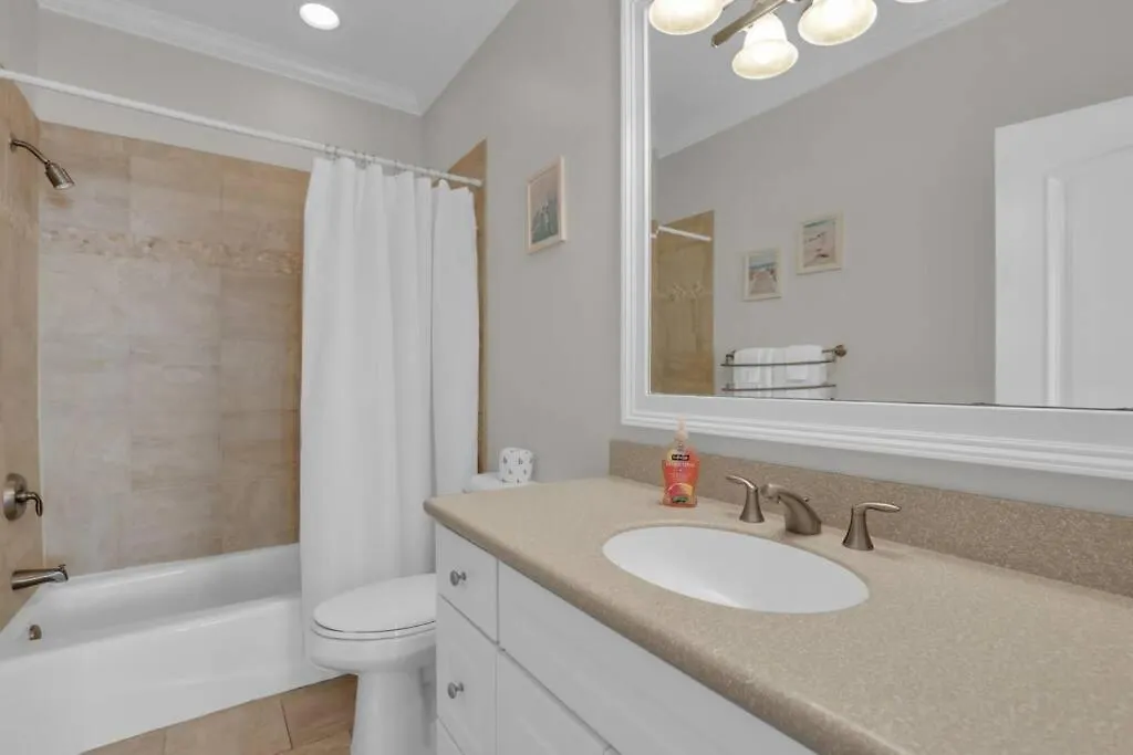 5 Bed 5 Bath Luxury Front W/ocean Views