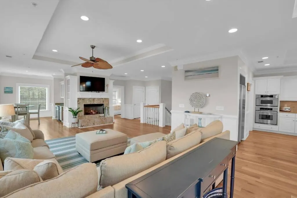 Apartment 5 Bed 5 Bath Luxury Front W/ocean Views